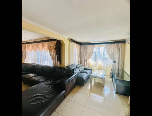 3 BEDROOM HOUSE FOR SALE IN NEWLANDS WEST